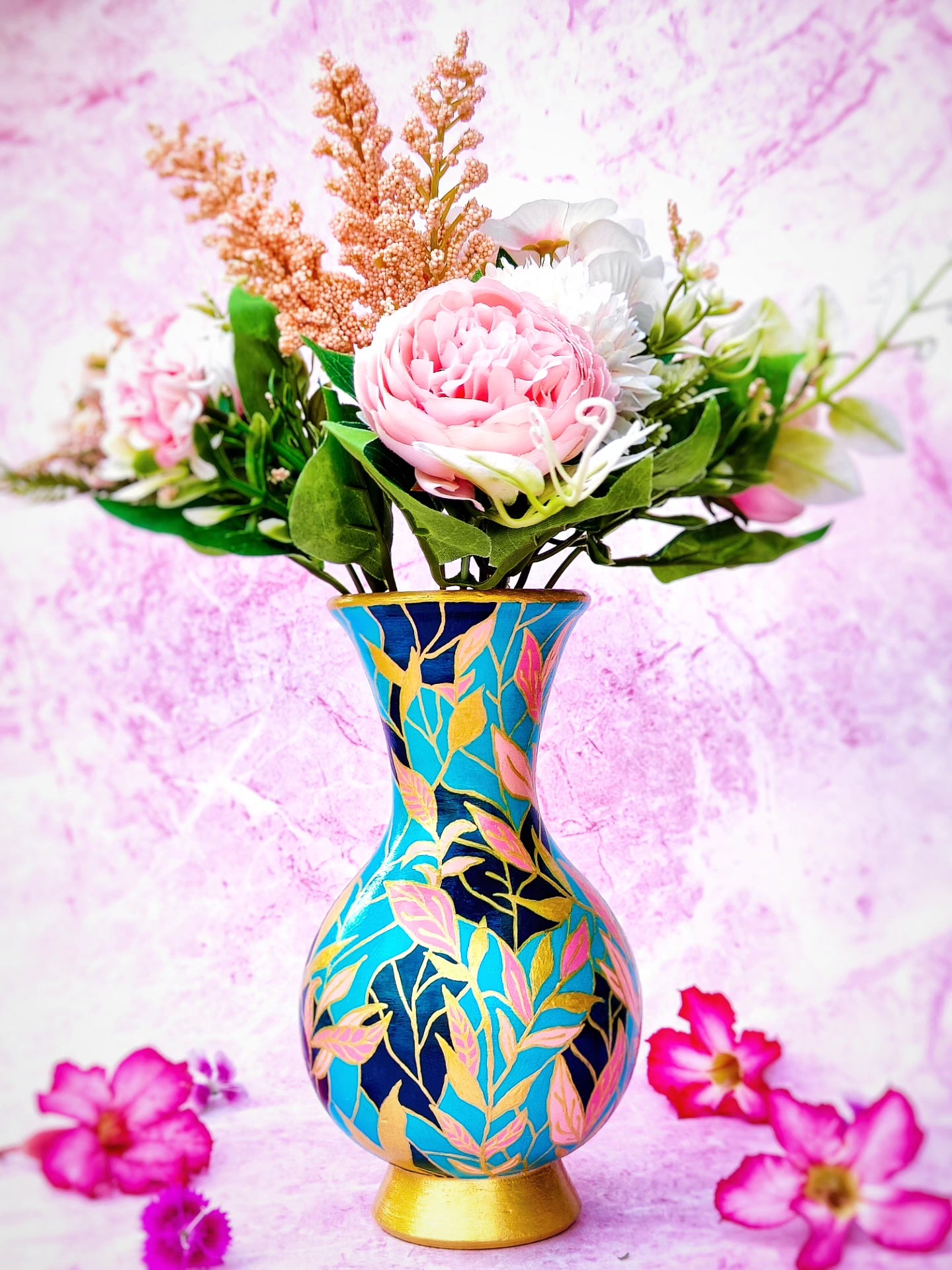 The Golden Whispers Flower vase